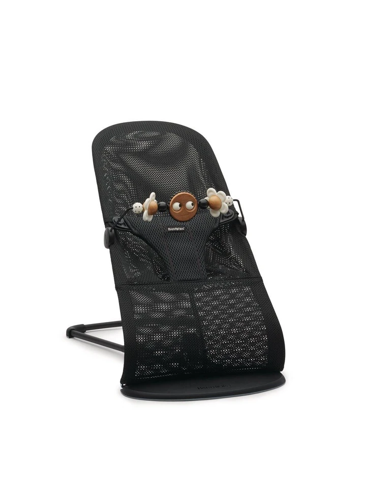 zabawka-do-lezaczka-googly-eyes-black-and-white-babybjorn-2
