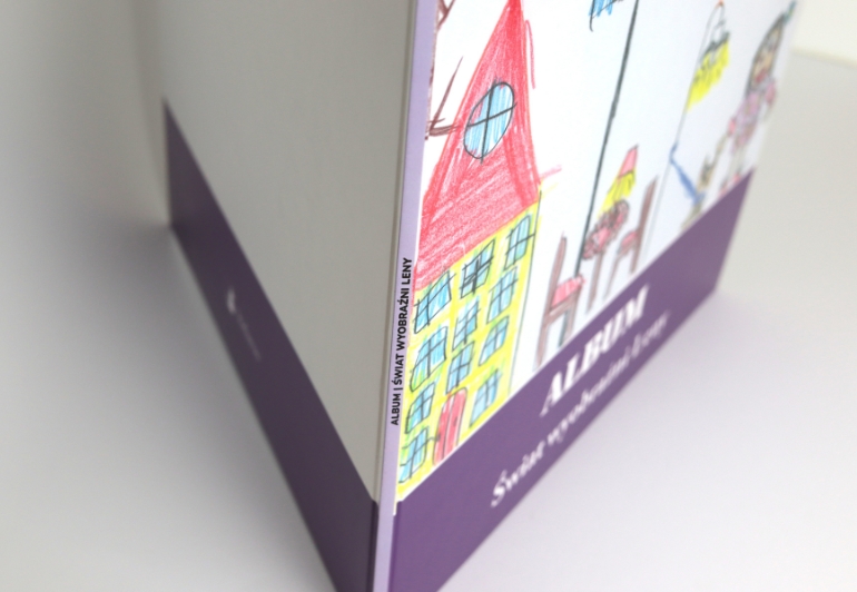 kidart-personalizowany-albumik-z-pracami-dziecka