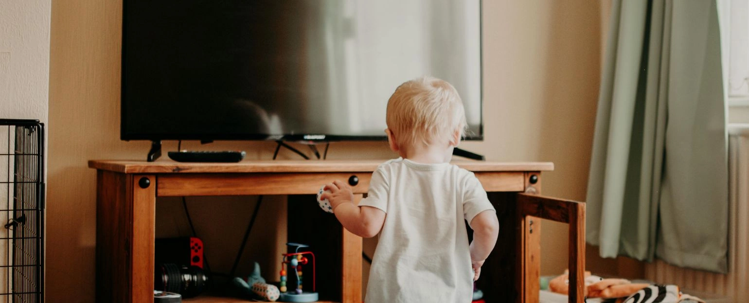 Blog-banner-czy-telewizja-spowalnia-rozwoj-mowy-u-dzieci