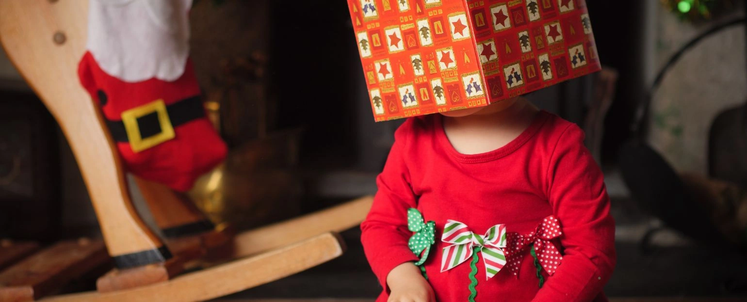 Blog-banner-dlaczego-dziecko-woli-karton-niz-nowa-zabawke