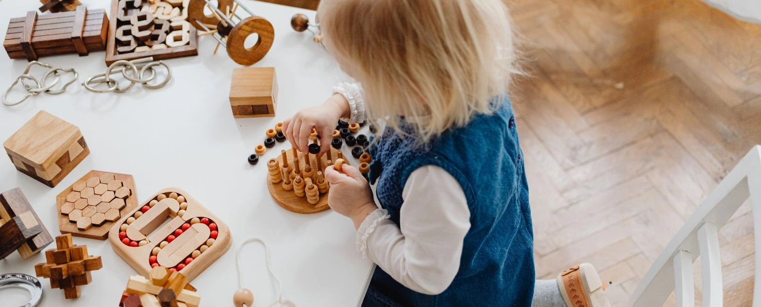 Blog-banner-czy-dziecko-powinno-bawic-sie-samo-ile-samodzielnej-zabawy-to-w-sam-raz