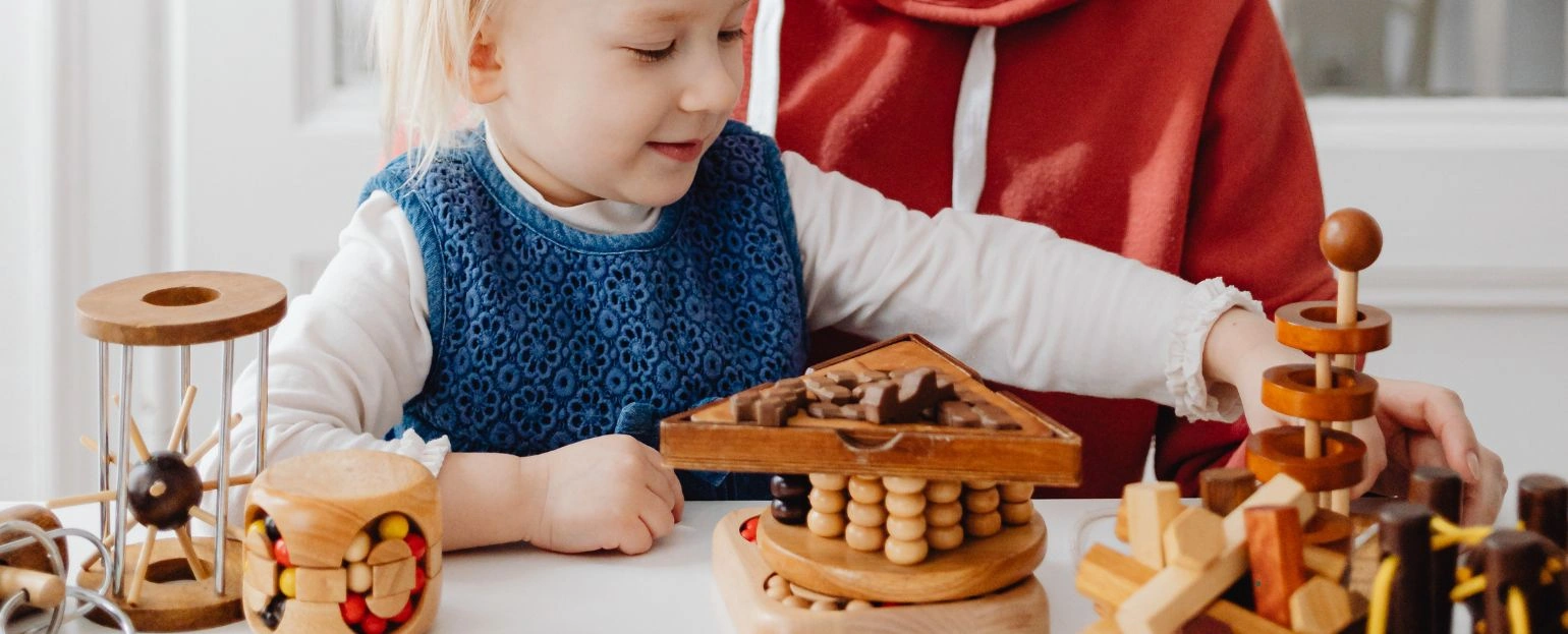 Blog-banner-Czy-zabawki-moga-uczyc-cierpliwosci-Jak-wspierac-te-umiejetnosc-u-dziecka