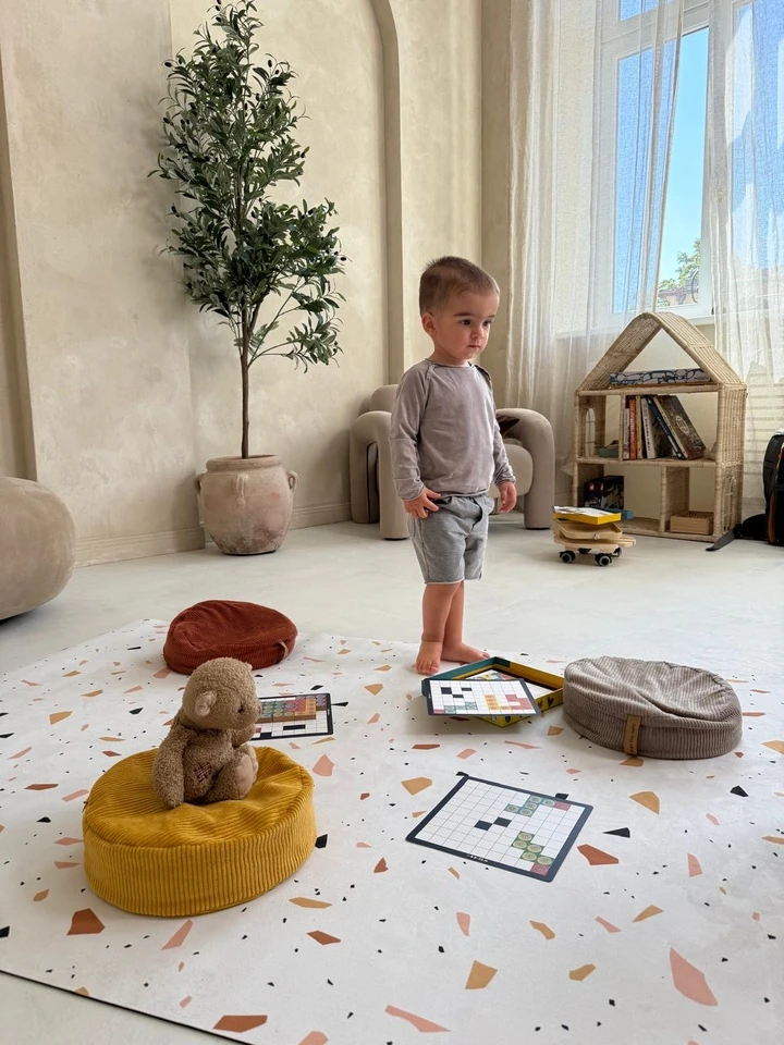 poduszka-do-siedzenia-z-gryka-dark-beige-gugu-the-hero-1