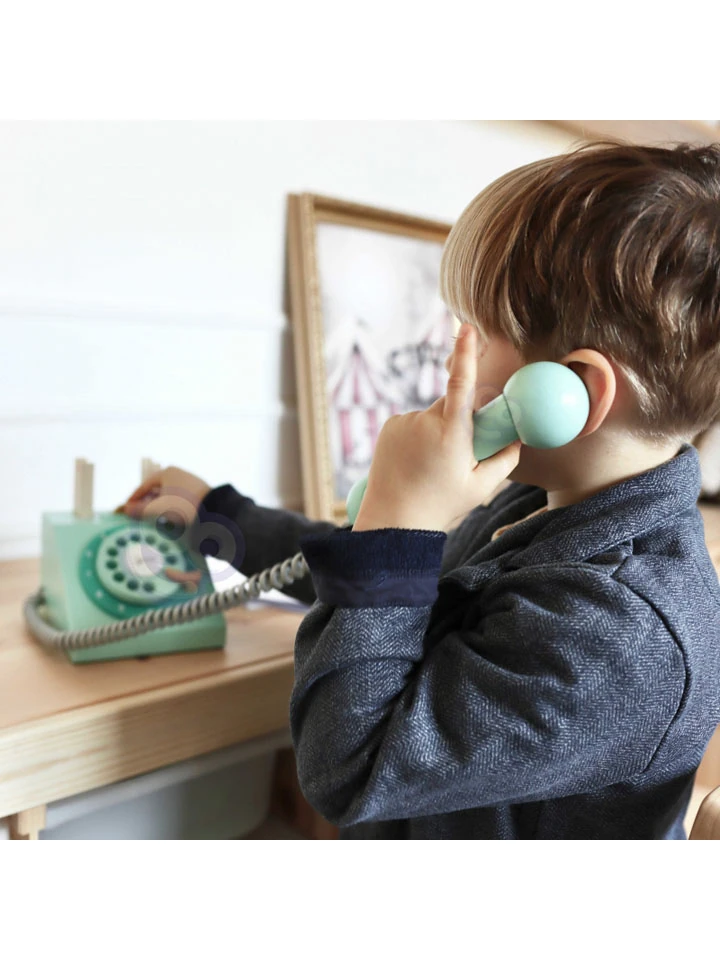 klasyczny-drewniany-telefon-dla-dzieci-classic-world-zabawa