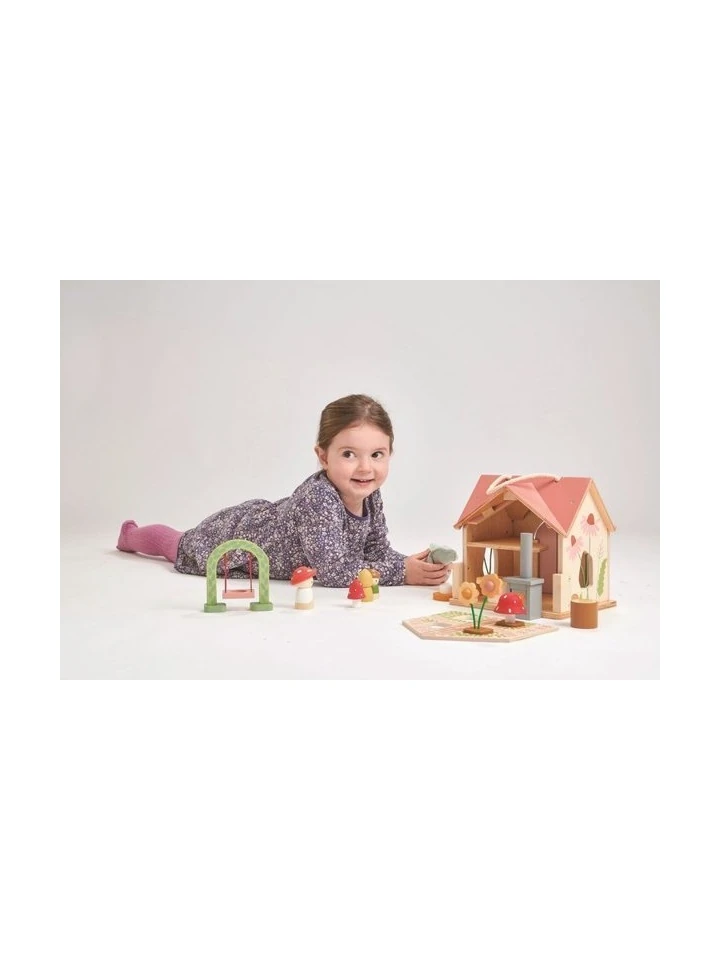 przenosny-lesny-domek-z-wyposazeniem-i-laleczkami-tender-leaf-toys-4